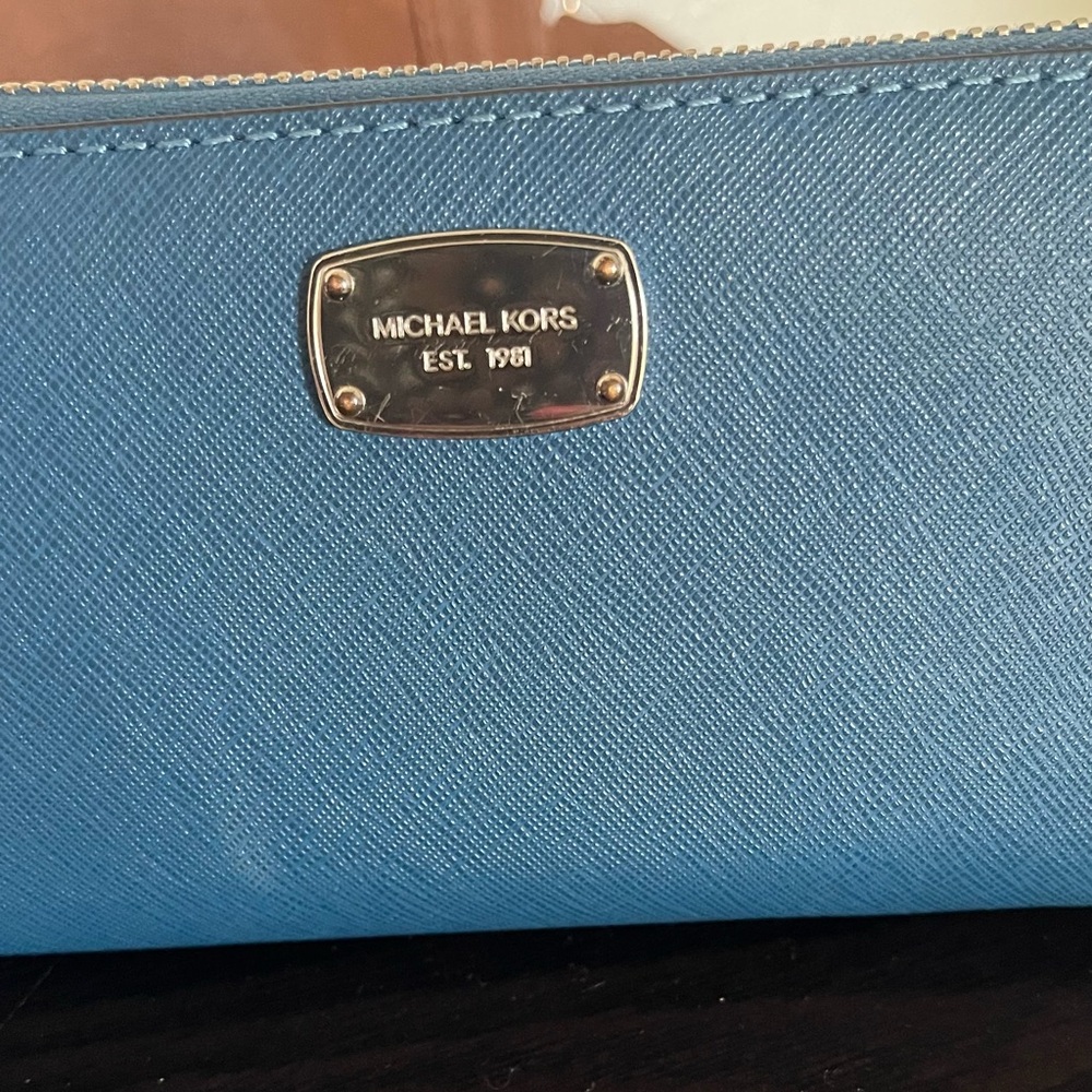 Michael Kors -Blue Leather Wallet large capacity will hold a phone! - Picture 11 of 13
